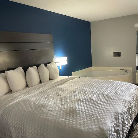 Clairmont Inn & Suites - Warren المظهر الخارجي الصورة