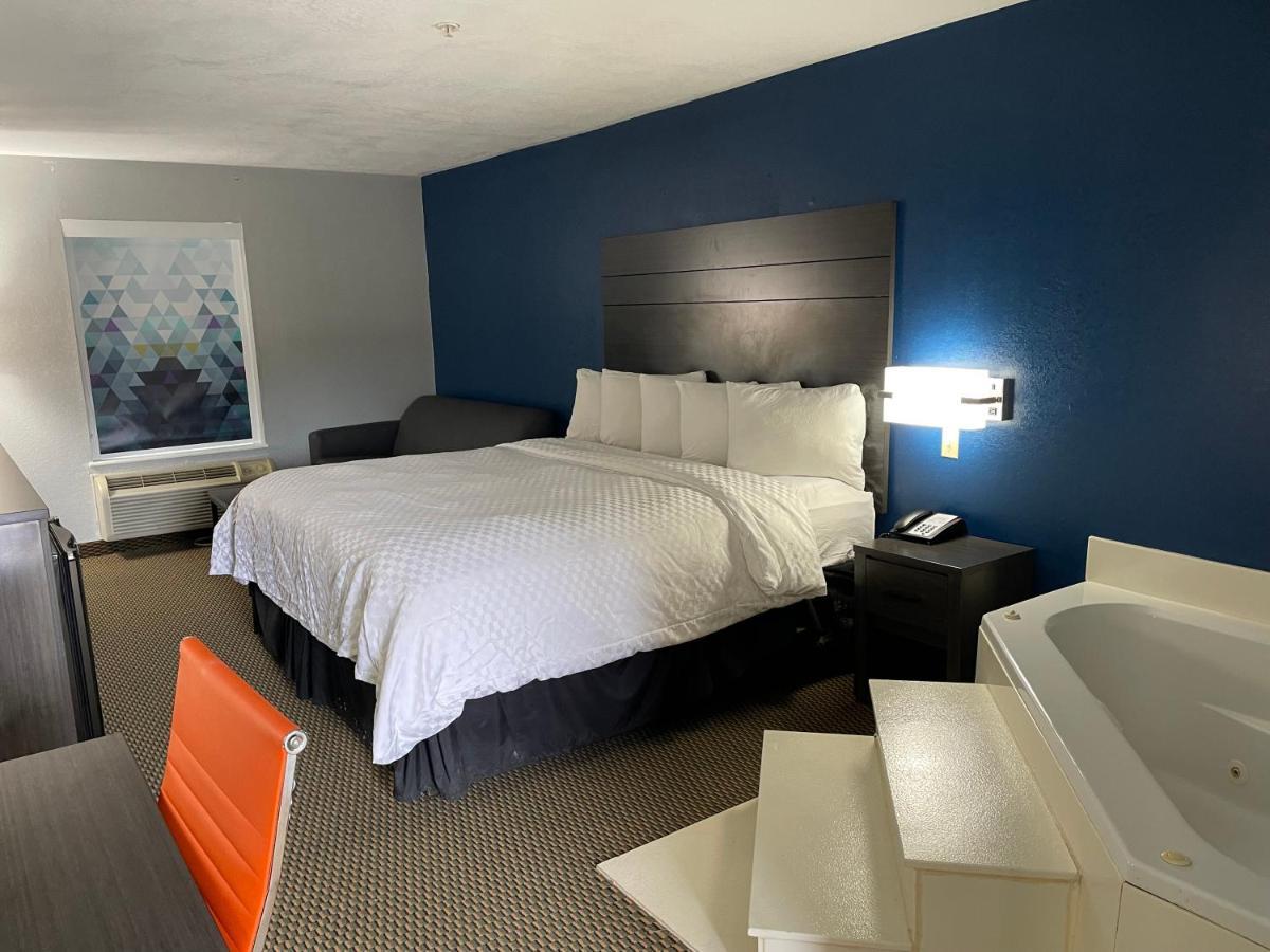 Clairmont Inn & Suites - Warren المظهر الخارجي الصورة