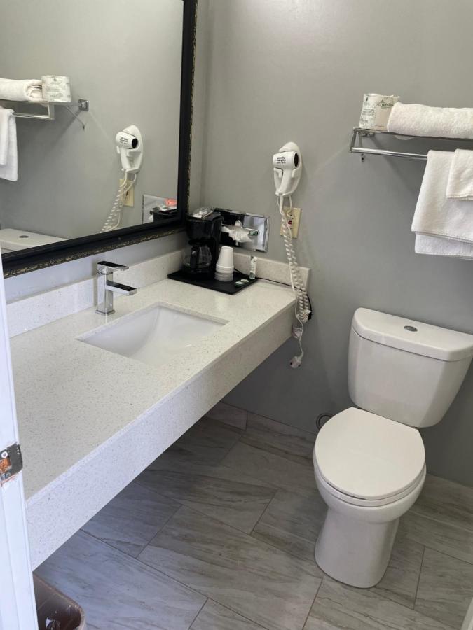 Clairmont Inn & Suites - Warren المظهر الخارجي الصورة