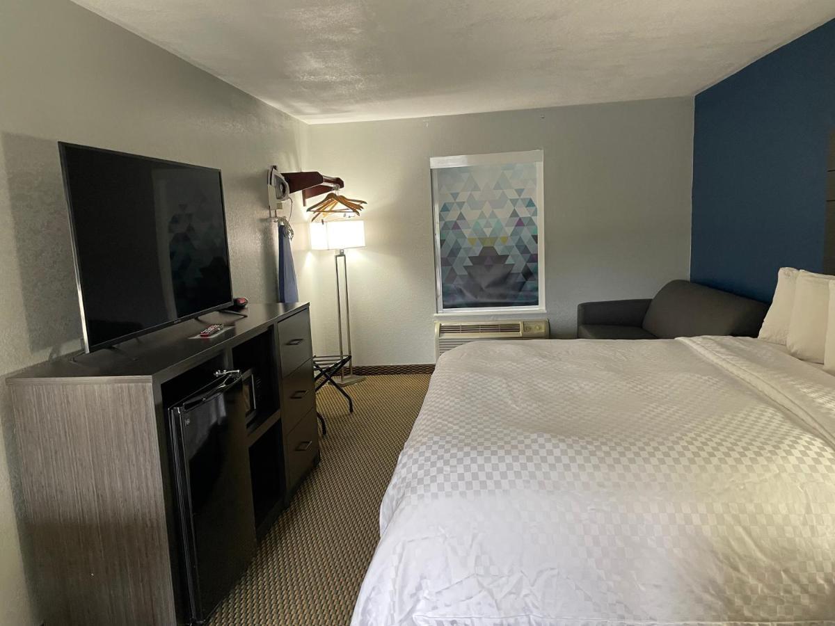 Clairmont Inn & Suites - Warren المظهر الخارجي الصورة