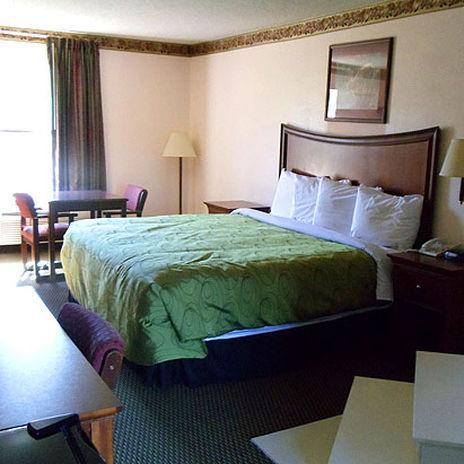 Clairmont Inn & Suites - Warren الغرفة الصورة