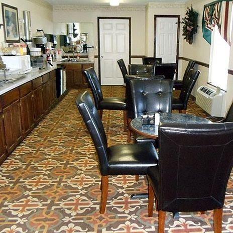 Clairmont Inn & Suites - Warren المطعم الصورة