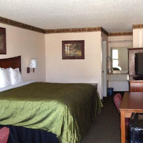 Clairmont Inn & Suites - Warren الغرفة الصورة