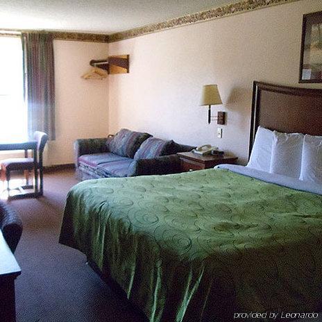 Clairmont Inn & Suites - Warren الغرفة الصورة