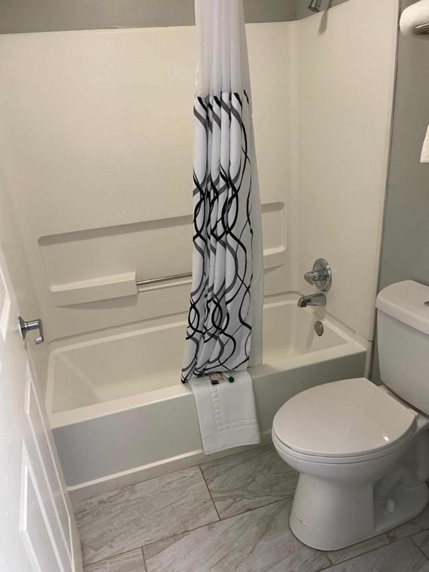 Clairmont Inn & Suites - Warren المظهر الخارجي الصورة