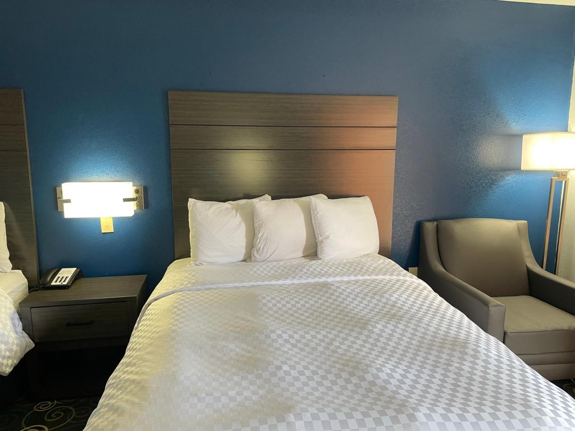 Clairmont Inn & Suites - Warren المظهر الخارجي الصورة