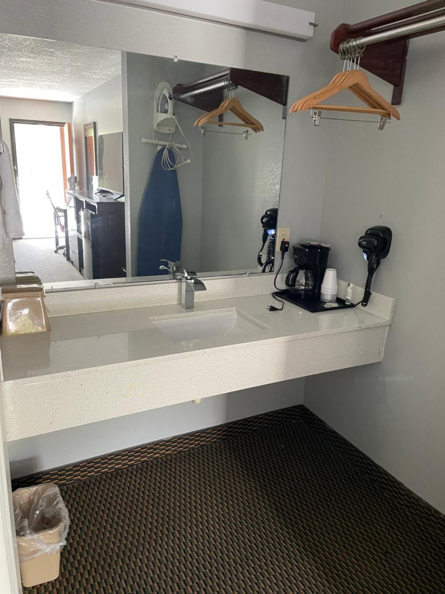 Clairmont Inn & Suites - Warren المظهر الخارجي الصورة