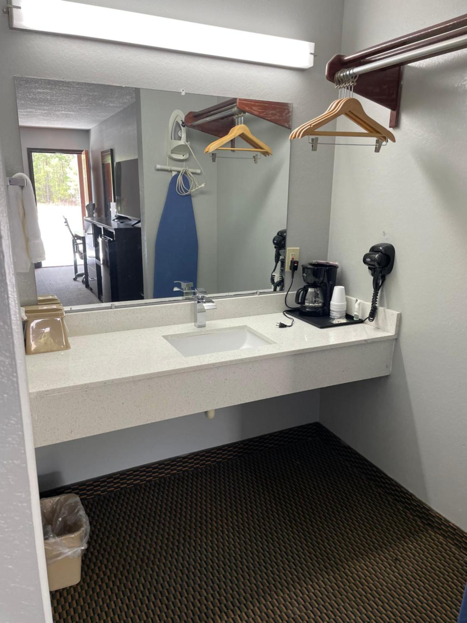 Clairmont Inn & Suites - Warren المظهر الخارجي الصورة