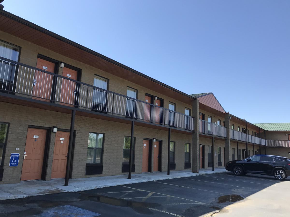 Clairmont Inn & Suites - Warren المظهر الخارجي الصورة