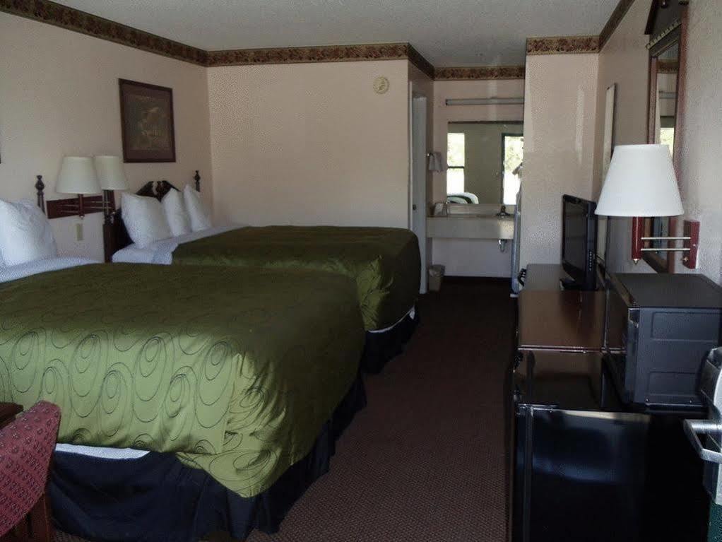 Clairmont Inn & Suites - Warren المظهر الخارجي الصورة