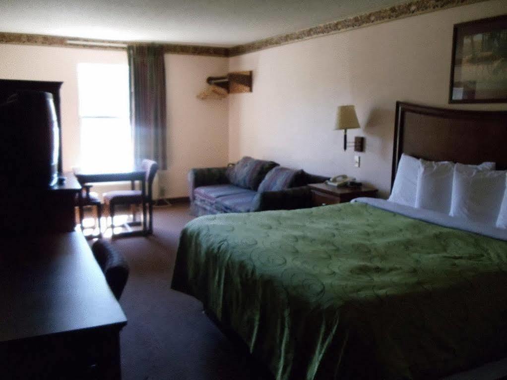Clairmont Inn & Suites - Warren المظهر الخارجي الصورة